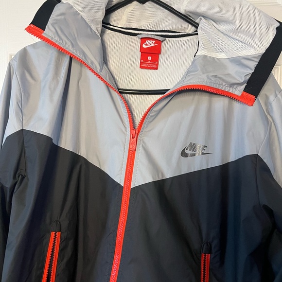 SZ M NIKE hooded zip up tricolor jacket. Black, red and grey. Lightweight - Picture 4 of 9